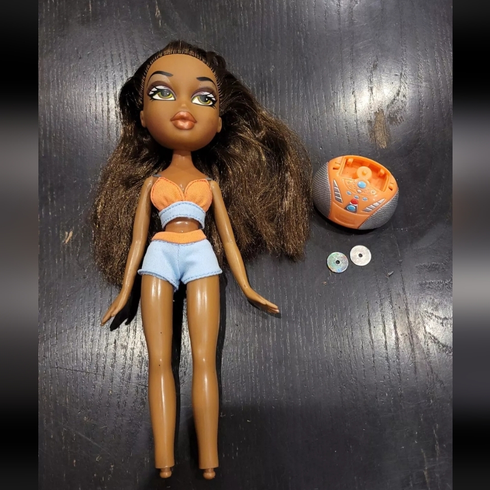 2002 bratz Beach Party Sasha (missing feet)